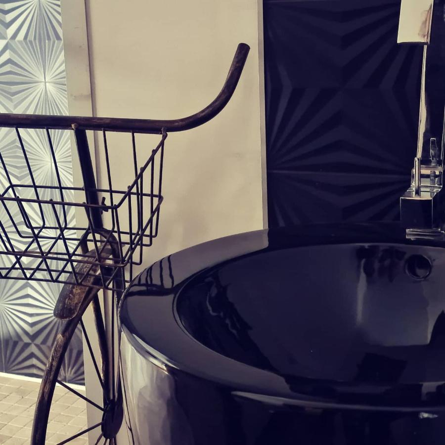 Le Monde D'Echozellia Hotell Saint-Germain-des-Champs Eksteriør bilde